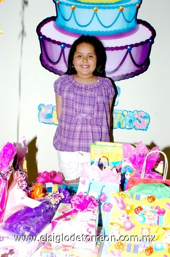 13042010 Paola Montserrat de la Rosa, en su cumpleaños número ocho.