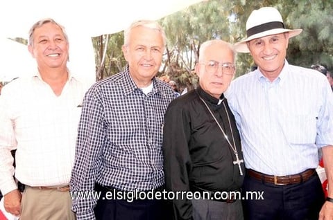 13042010 Concurrencia. Mario Valdés, Carlos Valdés, Obispo José Guadalupe y Arturo Madero.