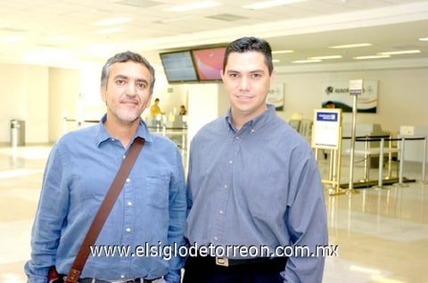 13042010 Guadalajara. Trino Camacho fue recibido por Víctor Elizalde.