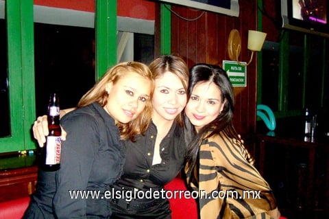 15042010 Ileana Valenzuela, Irene Guzmán y Susana Ortega.