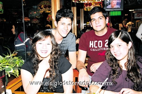 15042010 Cecy Guyed, Estefy Fematt, Roberto Rodríguez y Sergio Galindo.