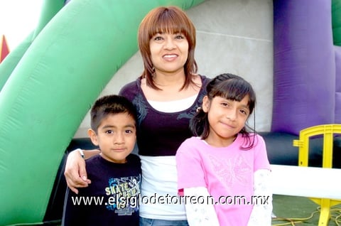 14042010 Iván, Sunny y Silvia. EL SIGLO DE TORREÓN/JESÚS HERNÁNDEZ