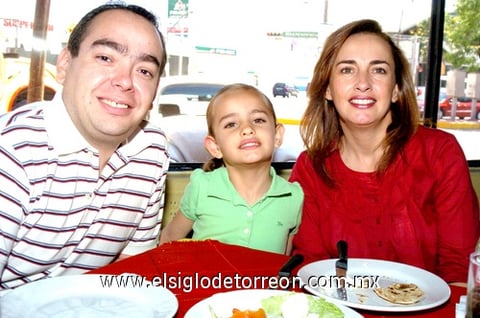14042010 Édgar, Priscila y Beatriz.