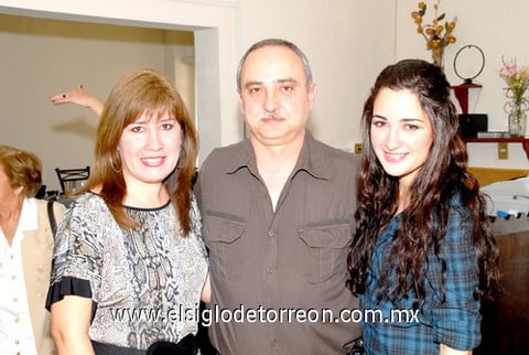 15042010 Mayela, Daniel y Mayela. EL SIGLO DE TORREÓN/FERNANDO COMPEÁN