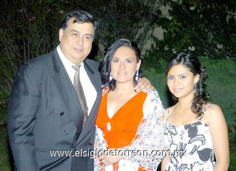 16042010 Juan Manuel Ibañez, Ana María Castañeda y Joanna Ibañez.