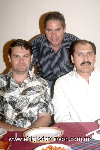 16042010 Amigos. Camilo Mexsen, Jorge Ortega y Jesús Villarreal.