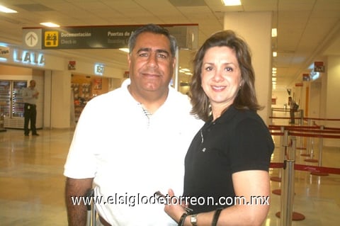 16042010 Acapulco. Guillermo González e Iris de González.
