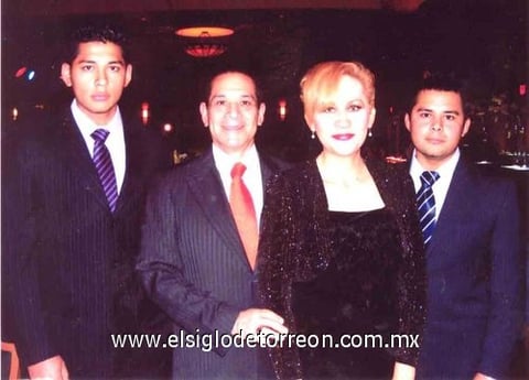 17042010 Ernesto, Sandra E., Óscar y Alfredo en pasada reunión social.