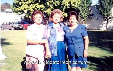 17042010 Perla Guadalupe Rangel Ríos en compañía de sus papás Santiago Rangel y Lupita Ríos, el día de su cumpleaños número tres.