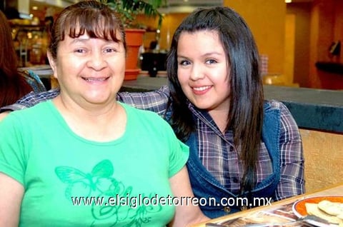 18042010 Diana Lugo y María Josefina Lugo.