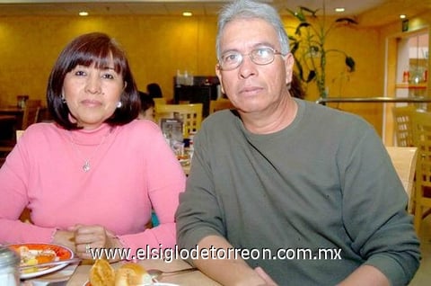 18042010 María Luisa Cuevas y Guillermo. EL SIGLO DE TORREÓN/JESÚS HERNÁNDEZ
