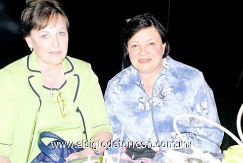 18042010 María del Refugio García y Virginia Vázquez.