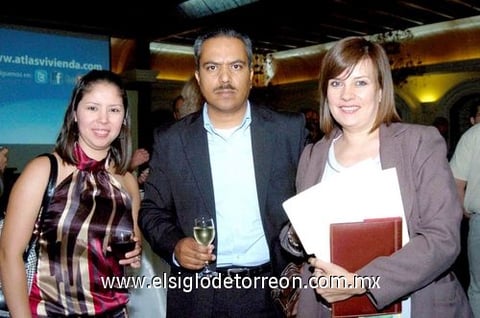 18042010 Cristina Marroquín, Alberto Rodríguez y Mariana Tarín.