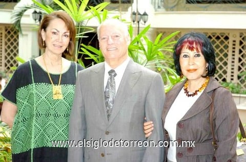 18042010 Yeye Romo, el embajador Hamad e Imelda Ortiz Abdala.