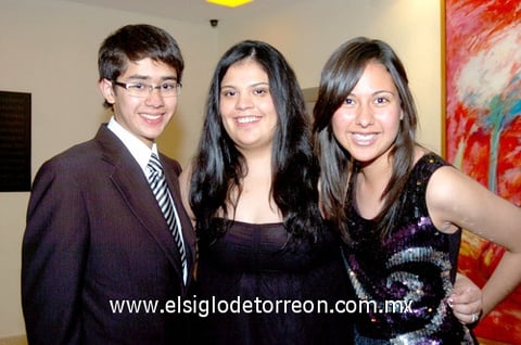 19042010 Diego, Marifer y Karla.