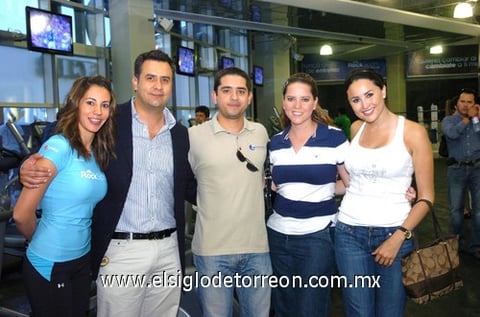 19042010 Asistentes. Bárbara, Jorge, Mauricio, Malu y Alma Delia.