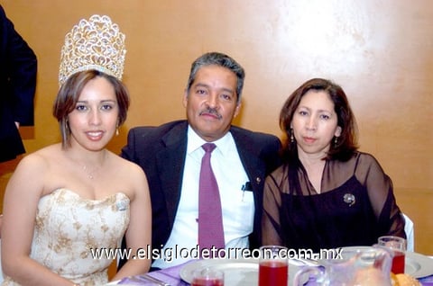 19042010 Karla I, Jesús Delfino Peralta y Dora Hernández de Peralta.