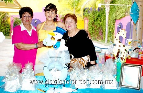 20042010 ¡Será niño! Cony Ibáñez de López  junto a las organizadoras de su fiesta de canastilla, Carmen Irene Martínez de Ibáñez y Ángela Villela Castro.