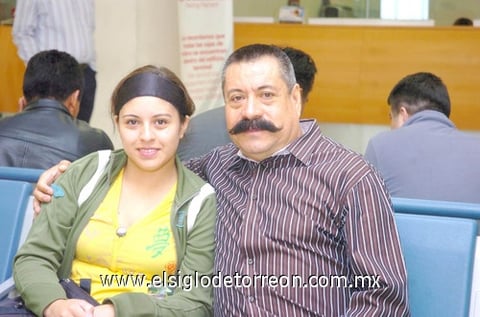 20042010 México. Azucena Saucedo fue despedida por su papá Juan Isidro Saucedo.