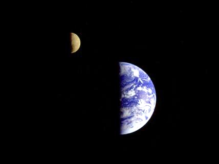 La Luna y la Tierra desde la sonda Galileo.
