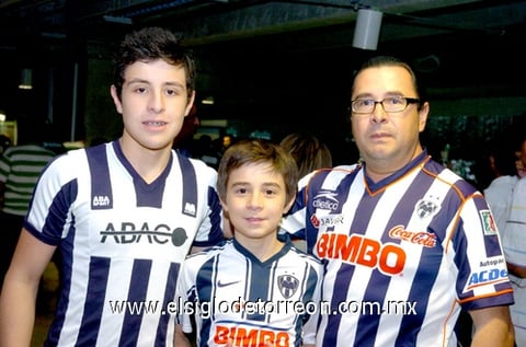 21042010 Miguel Torres Jr., Marcelo Torres y Miguel Torres.