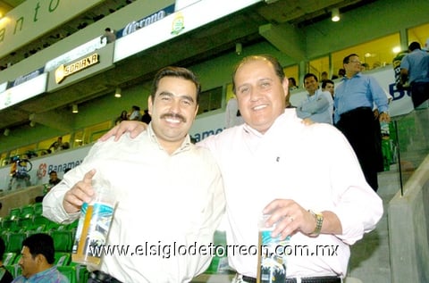 21042010 Sori y Areli.