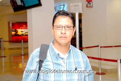 21042010 Juárez. Javier Martínez García viajó por cuestión de trabajo.