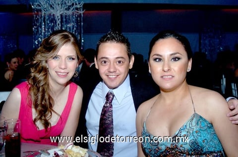 22042010 Blanca Álvarez, Pedro González y Brenda González.