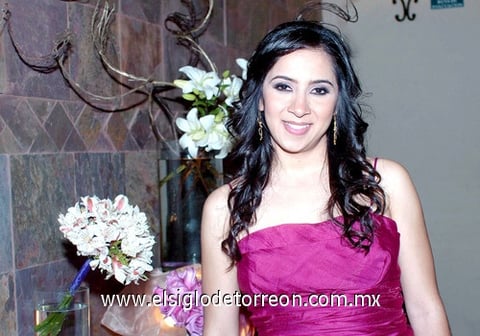 22042010 Novia. María Judith Adriana Marmolejo en su despedida junto a la organizadora del evento Claudia Fabiola Sánchez Aldana.