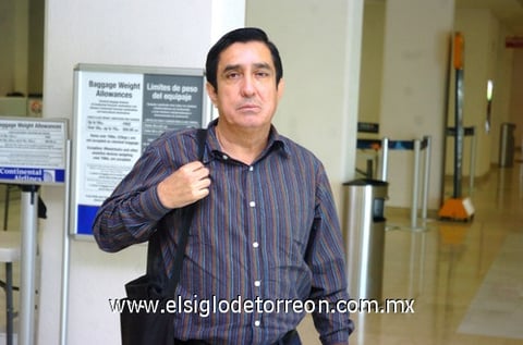 22042010 México. Eduardo López dejó La Laguna para regresar a casa.