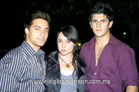 23042010 Carlos Romero, Brenda Gutiérrez y Kamal Villarreal.