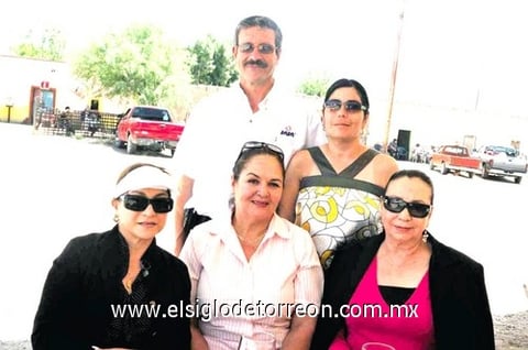 24042010 Tere Hinojosa, María del Carmen González de Villa, María Guadalupe Villa de Del Río, José Berlanga y Sandra Díaz.