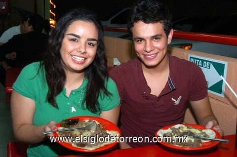 24042010 Ana Victoria Esparza y Pato Venegas.