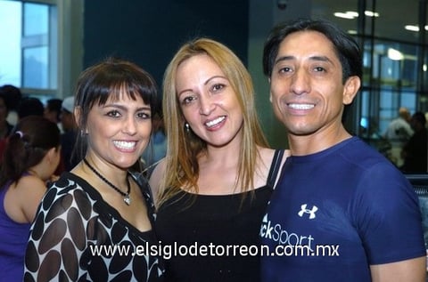 24042010 Kuky Gutiérrez, Maru de Rocha y Jorge Rocha.