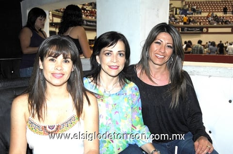 25042010 Rosy Martínez, María Luisa Baille y Vero Martínez.