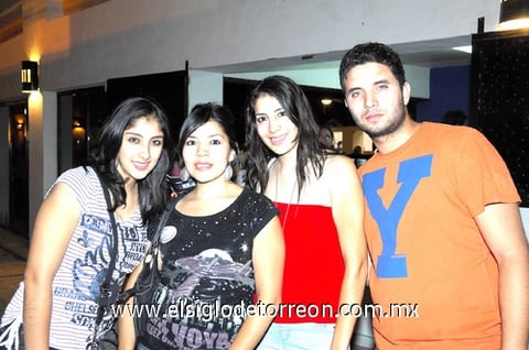 25042010 Adriana Pinto, Paola Dorantes, Gaby Dorantes y Marco Portal.