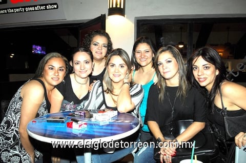 25042010 Disfrutan. Ana García, Odila García, Mónica Cárdenas, Alicia Martínez, Marilú Gidi, Claudia y Mónica.