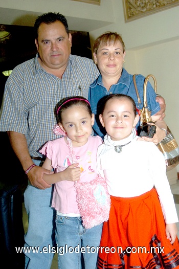 27042010 Presentes. Alfonso, Olivia, Paola y Valeria Díaz Courder Medina.
