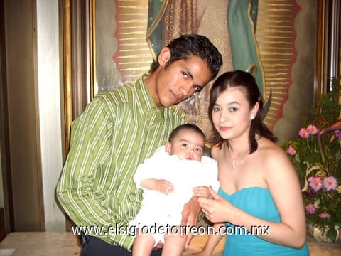 25042010 José Fernando Alatorre Rodríguez el día de su bautizo celebrado en la Catedral del Carmen, en compañía de sus papás, Sres. Jesús Fernando Alatorre Talavera y Adriana Rodríguez de Alatorre. La misa fue oficiada por el padre Gerardo Zataráin y posteriormente se realizó una convivencia familiar en conocido salón de fiestas infantiles.