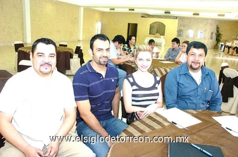 25042010 Luis Rodríguez, Roselina Castillo y Denis Álvarez.