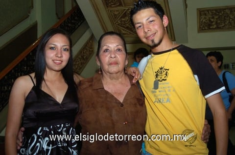 27042010 Jéssica Borjas, Dionisia Montalmo y David Fernández.