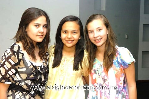 25042010 Angelina, Daniela y Andrea.