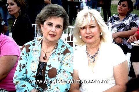 25042010 Peggy Isasi y Aída Mayagoitia.