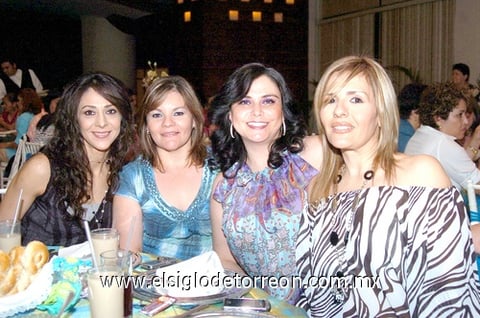 25042010 Presentes. Claudia Ponce, Ana Laura Pérez, Cinthia Alcázar Woo y Rosario Jáuregui.