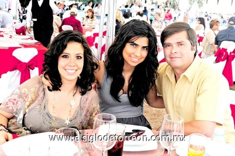 25042010 Renata, Constanza y Bernardo.
