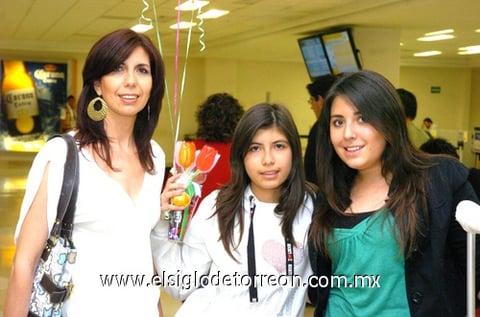27042010 Melisa Flores, Maripaz Flores y Magdalena Flores. EL SIGLO DE TORREÓN/ÉRICK SOTOMAYOR