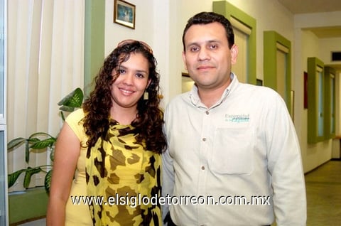28042010 Paola González y Rolando Sánchez.
