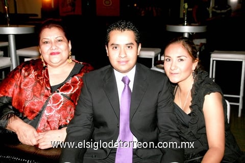 28042010 Estefanía Gómez, Rogelio Astudillo y Valeria de León Torres.