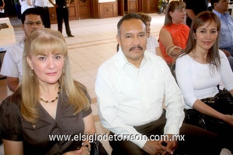 28042010 Público. Margarita Malacara, Mario Alberto Palacios y Josefina Rodarte.