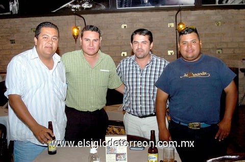 28042010 Ángel Jiménez, César Lugo, Omar Ayala y Manuel Barrón en reciente convivencia.